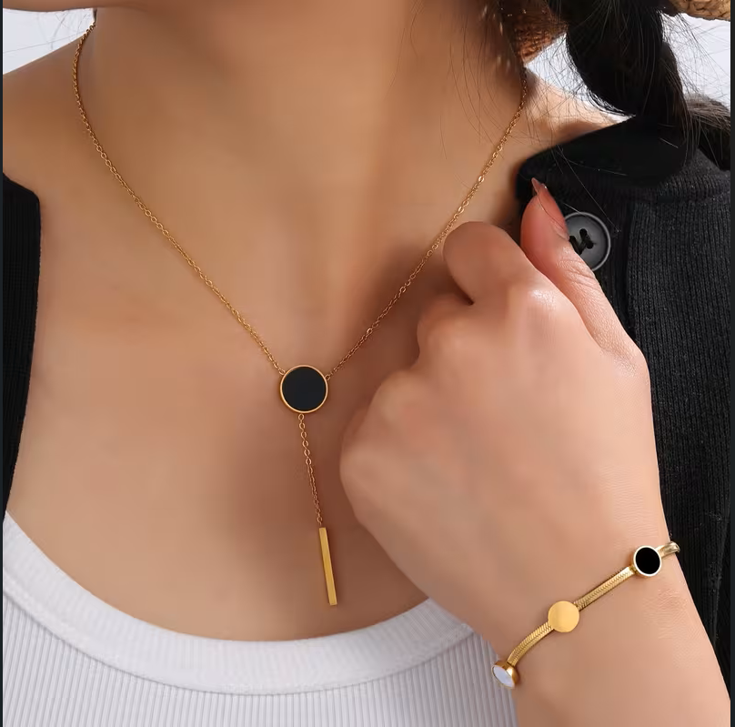 Stylish Gold Plated Round Pendant